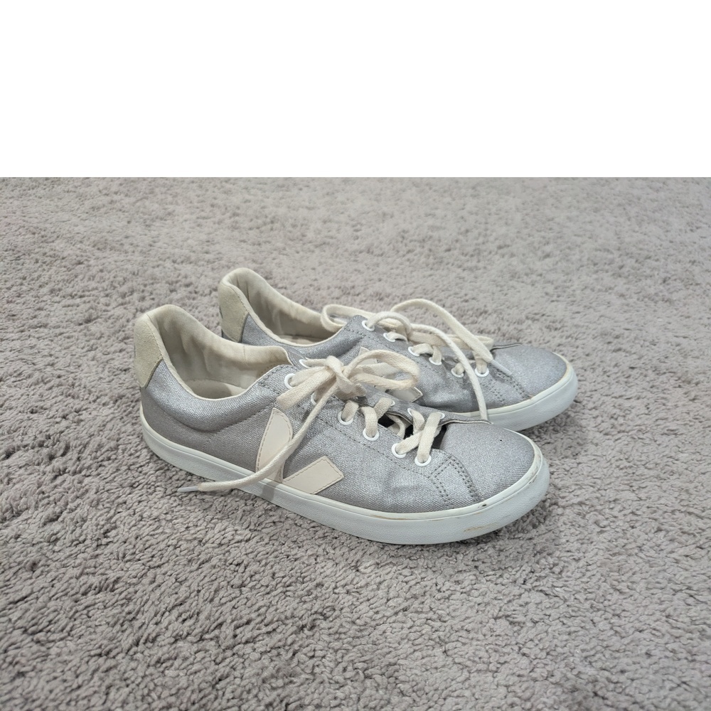 Veja Women's Sneakers size 8‎ Silver and white